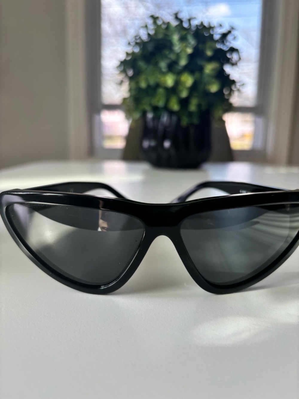 Burberry Black Cat-Eye Sunglasses with Dark Lenses - Picture 3 of 10